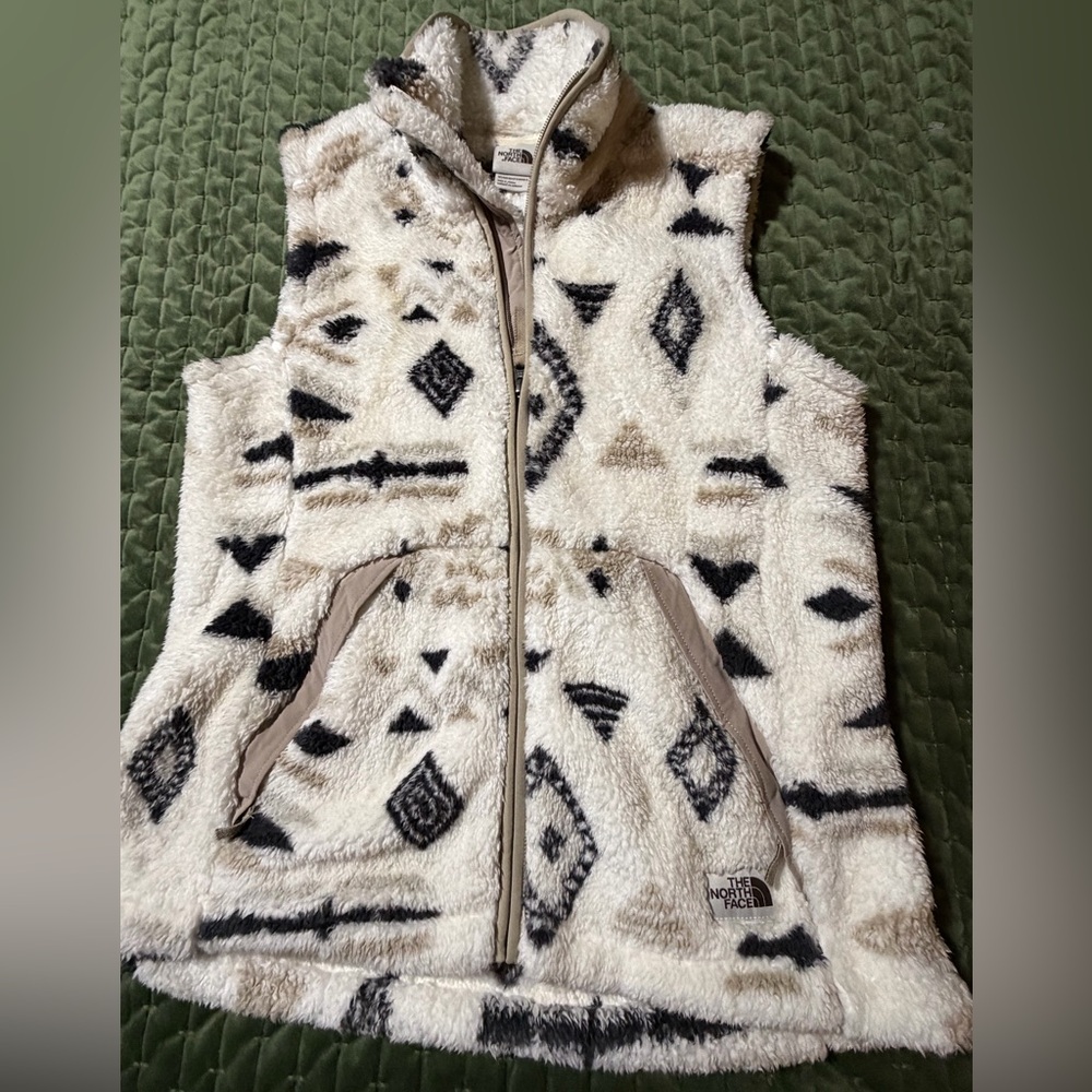 The North Face Campshire 2.0 Sherpa Fleece Vest Aztec off white tan black medium